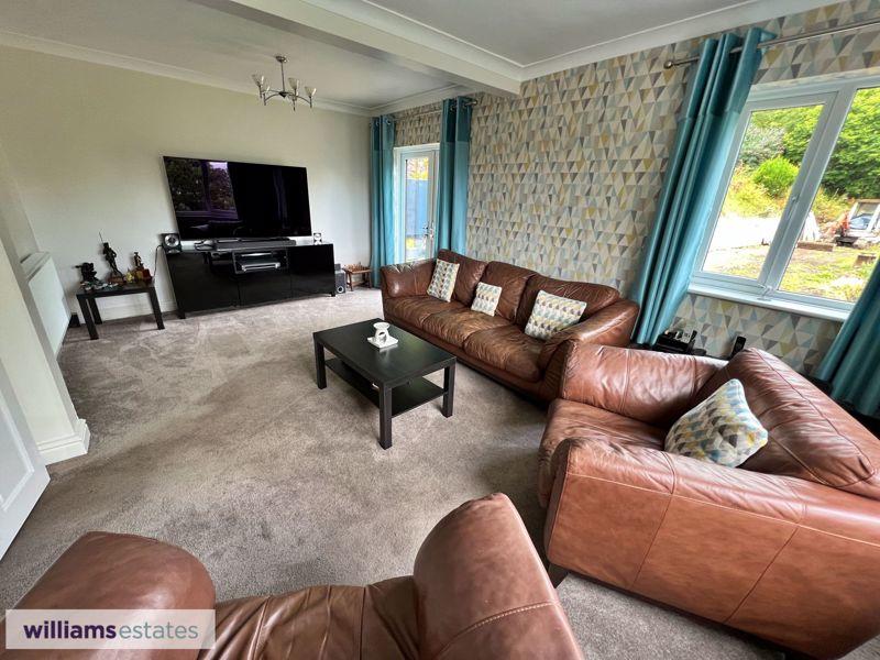 Lounge 2