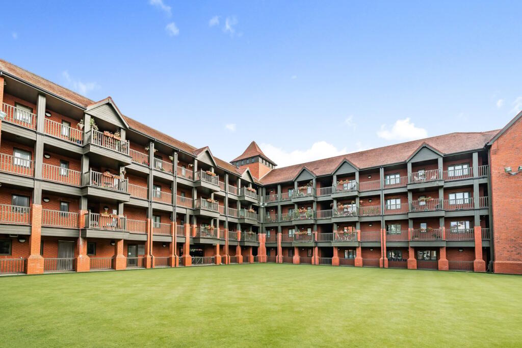 Bowling Green Court