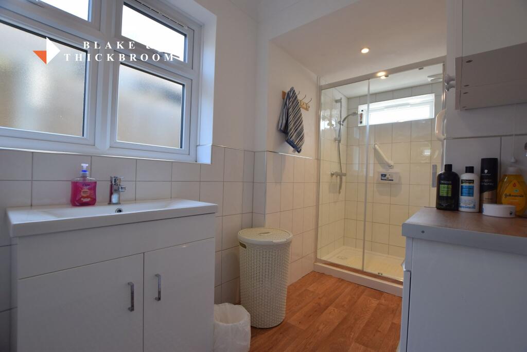 SHOWER ROOM