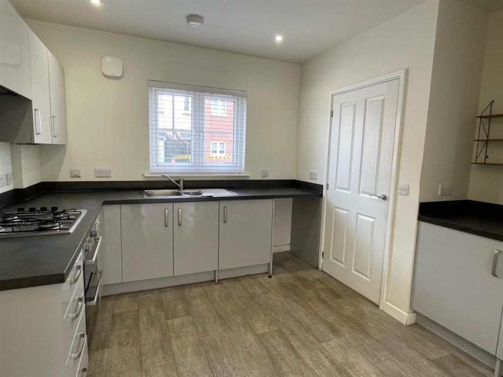 Kitchen..jpg
