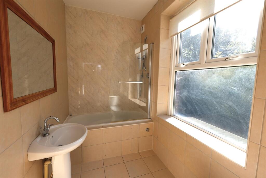 ENSUITE BATHROOM