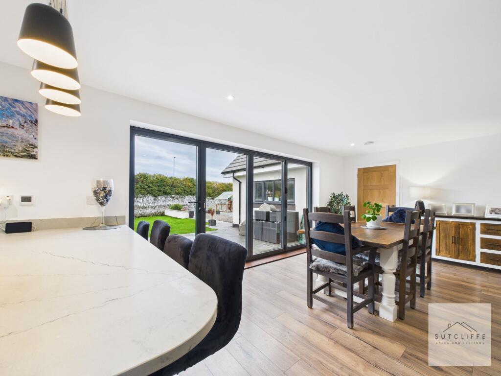 Kitchen / Dining Area