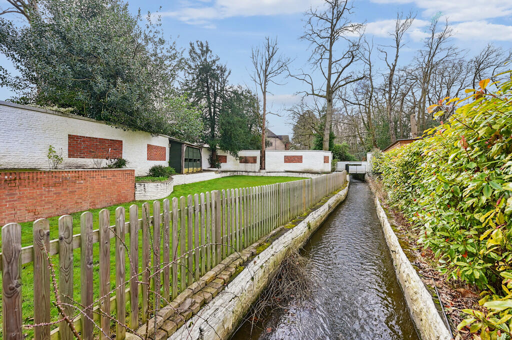 4 Fairway Heights...