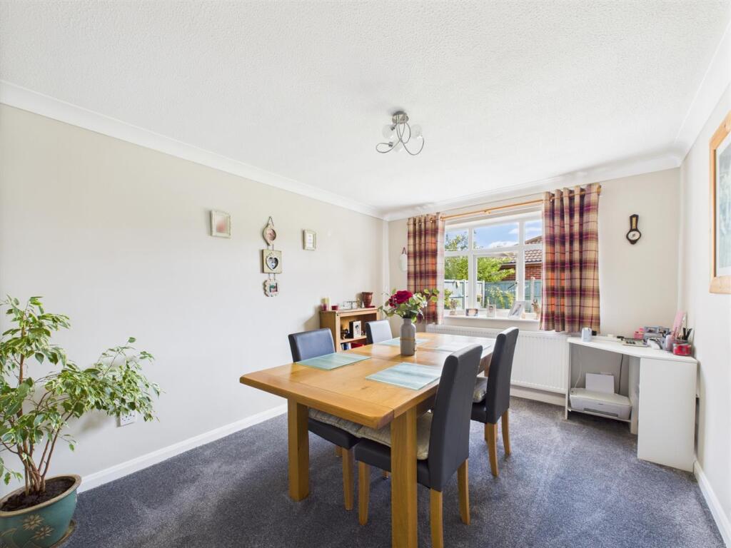 Bedroom 2/Dining Room