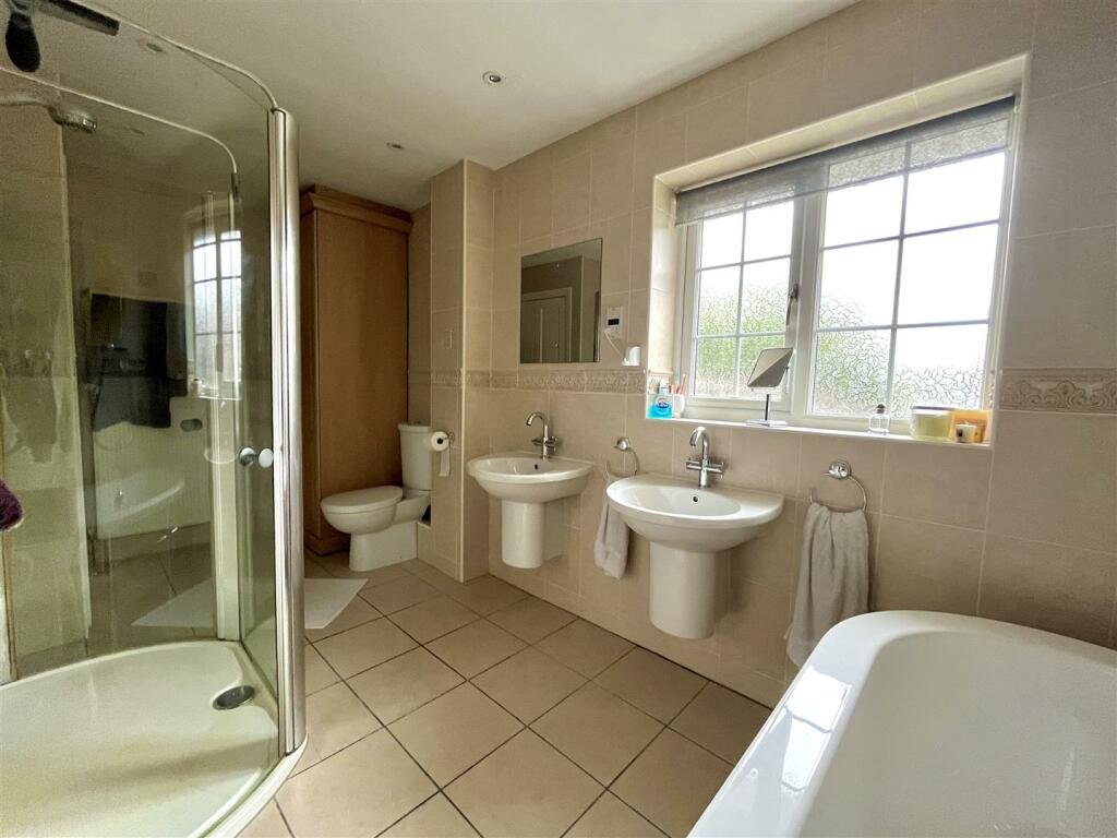En Suite Bathroom