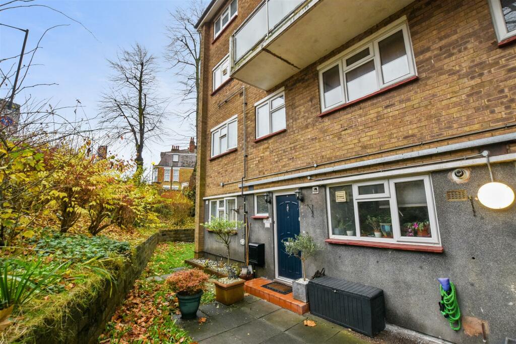 05-2734GCWT - 25 Athelstan Gdns - Front-Original (