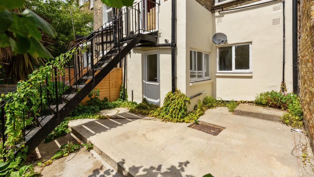 Flat A, 41 Alvington Crescent, Hackney, London, E8 2NN