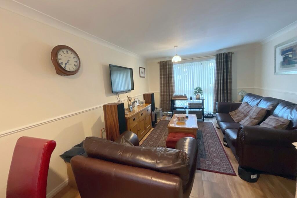LIVING/DINING ROOM 