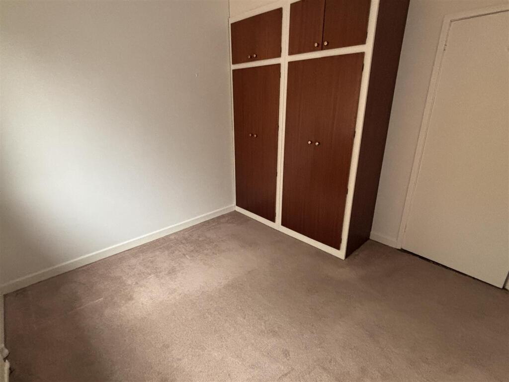 19DL-bedroom2-2.JPG