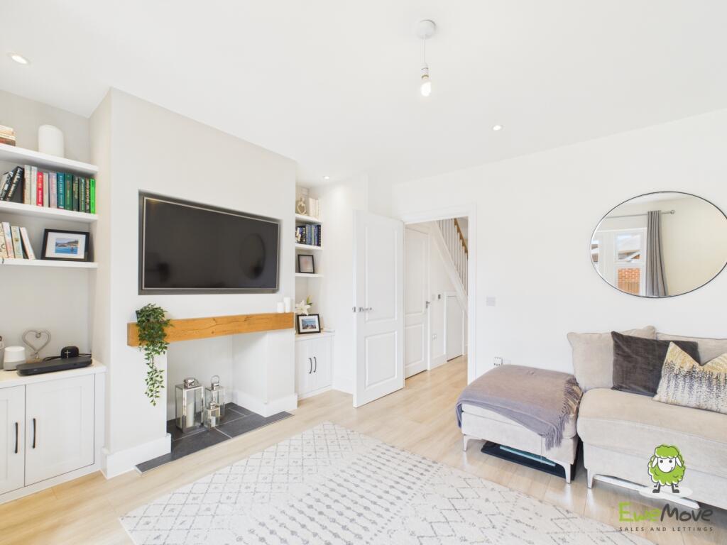 EweMove Estate Agents Basingstoke - Appian Way 