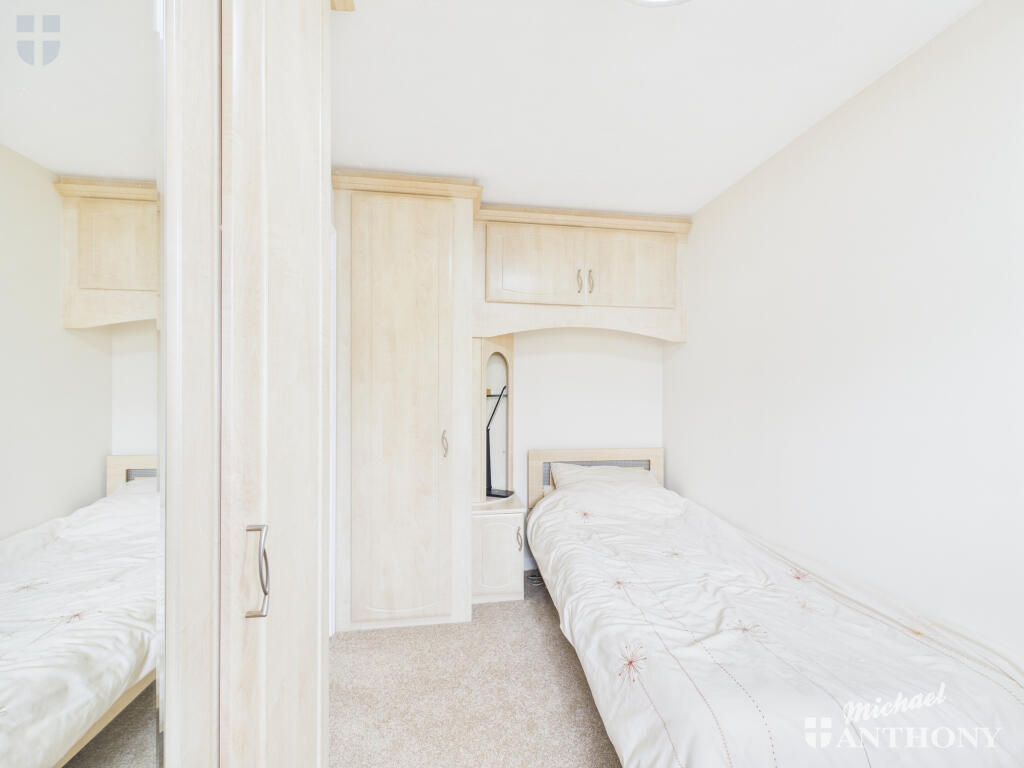 CAM03218G0-PR0755-STILL014