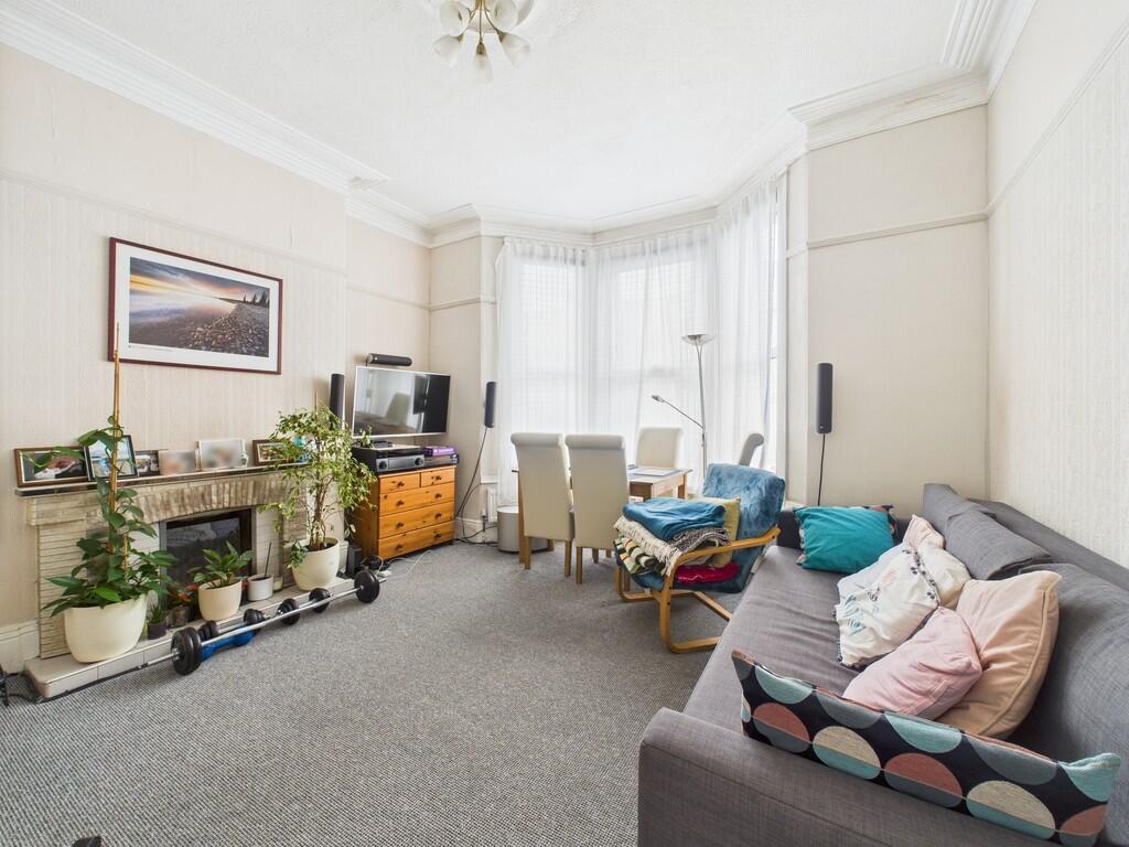 CAM02089G0-PR0529...