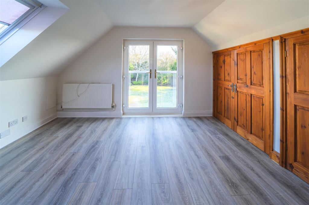 74 Hookhams Lane-bedroom-33.jpg