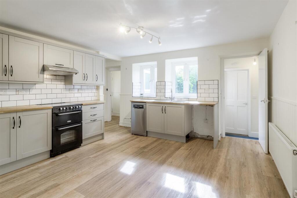 kitchen 1.jpg