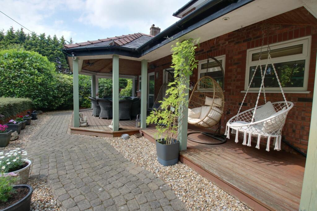 Indoor/Outdoor Seating Area