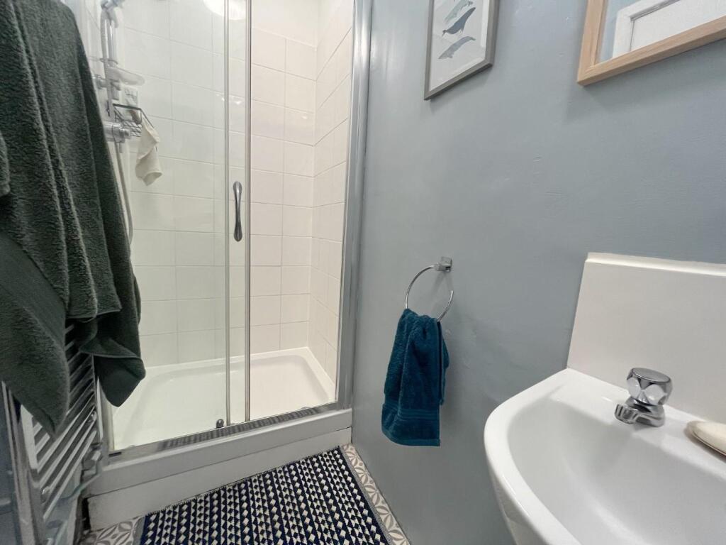 Bathroom 1.jpeg