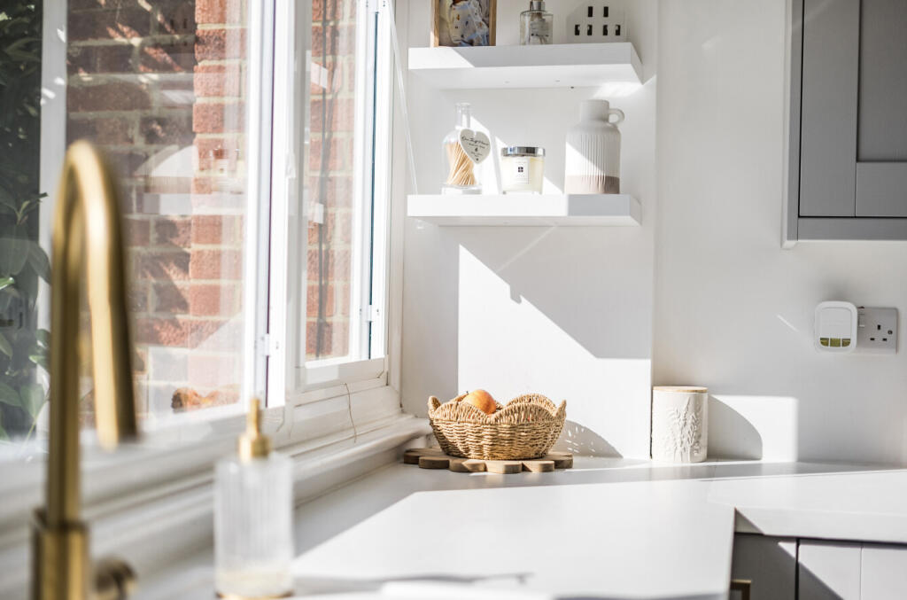 1361243-18-68dbba...