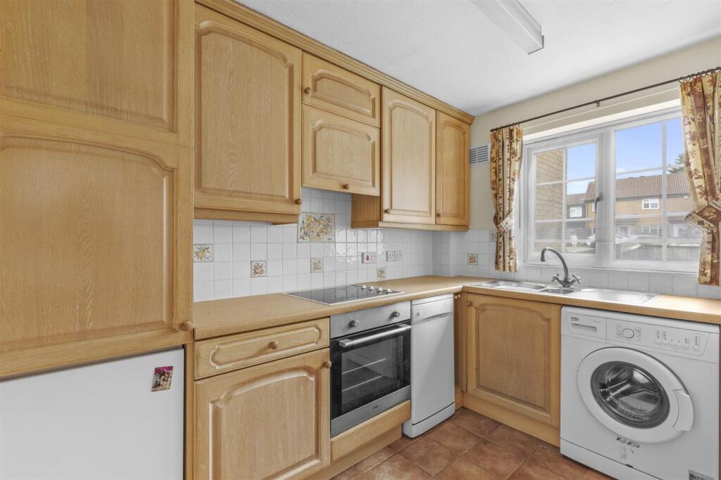 64 Lansdowne Way, HP11 1TN-1.jpg