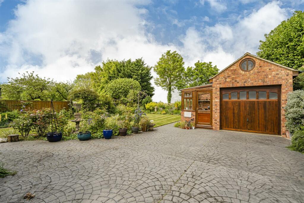 32a High Street, Paulerspury