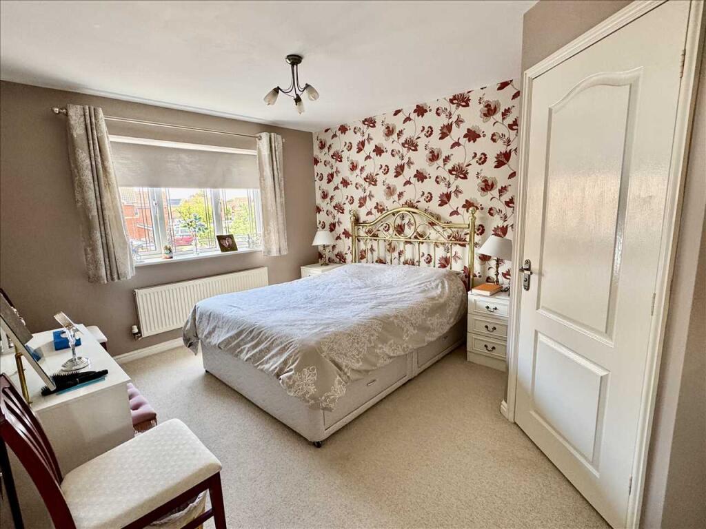 PRINCIPAL BEDROOM
