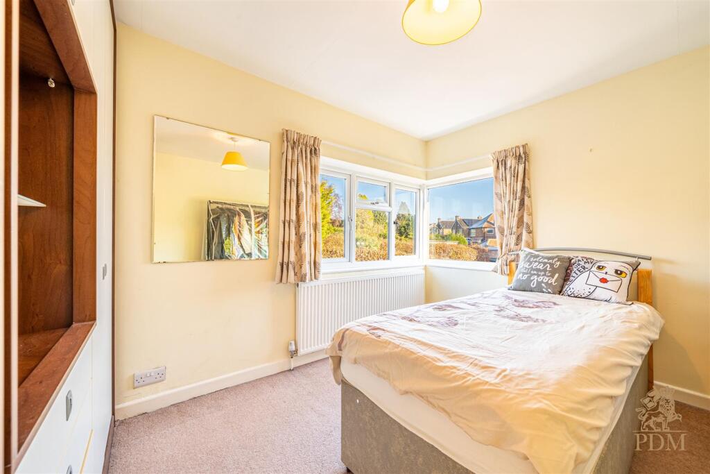 2 Arundel Drive Bramcote NG9 3FX