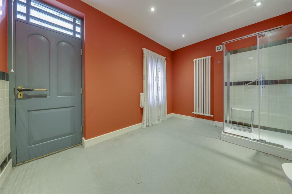 En Suite Shower Room Alt