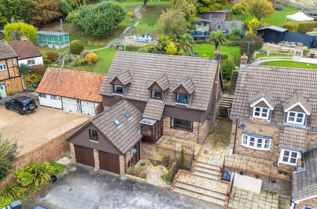 1364643-12-68ee71...