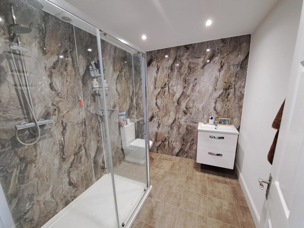 EN SUITE SHOWER/WC