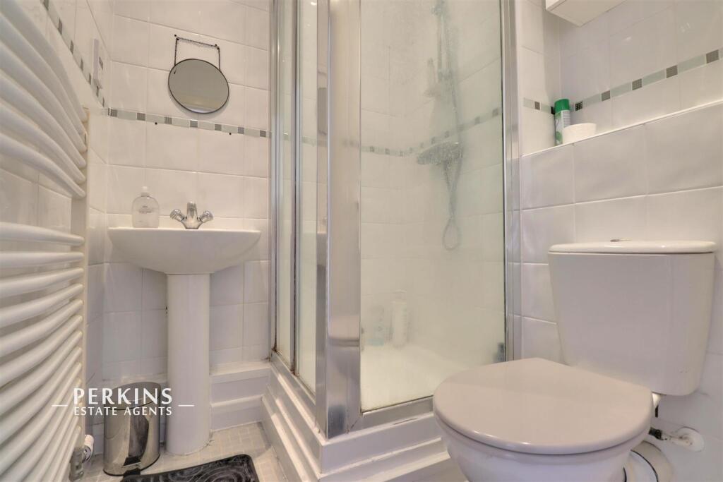 BATHROOM 2.jpg