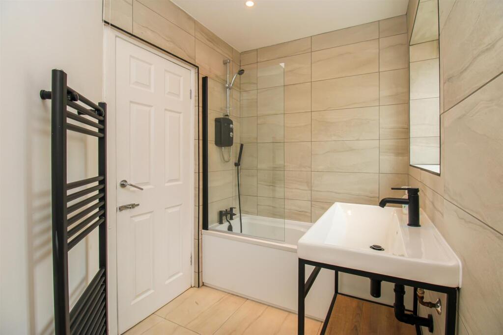 BATHROOM/W.C.