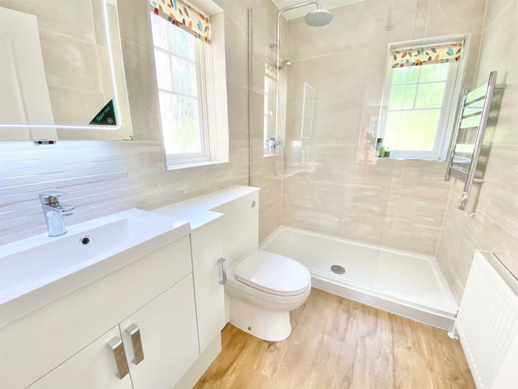 ensuite.jpg