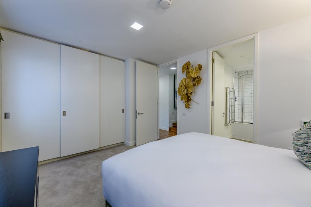 8451019-interior03
