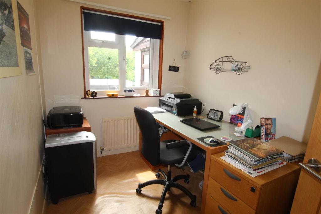 bed 3 office.JPG