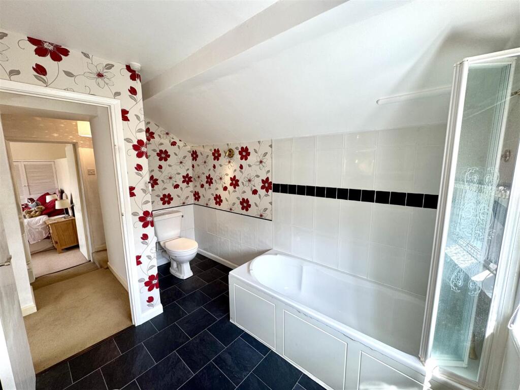 FAMILY BATHROOM