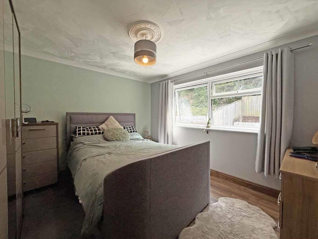 Humber Close 33 - Bed 1.jpg