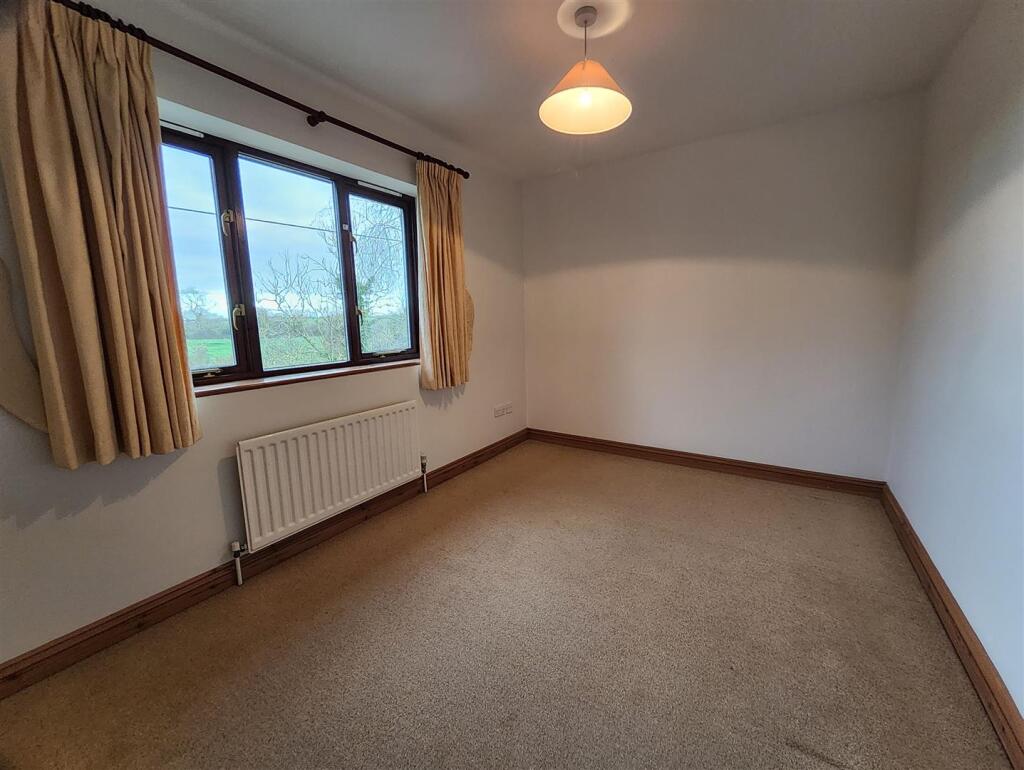 Bedroom 4.jpg