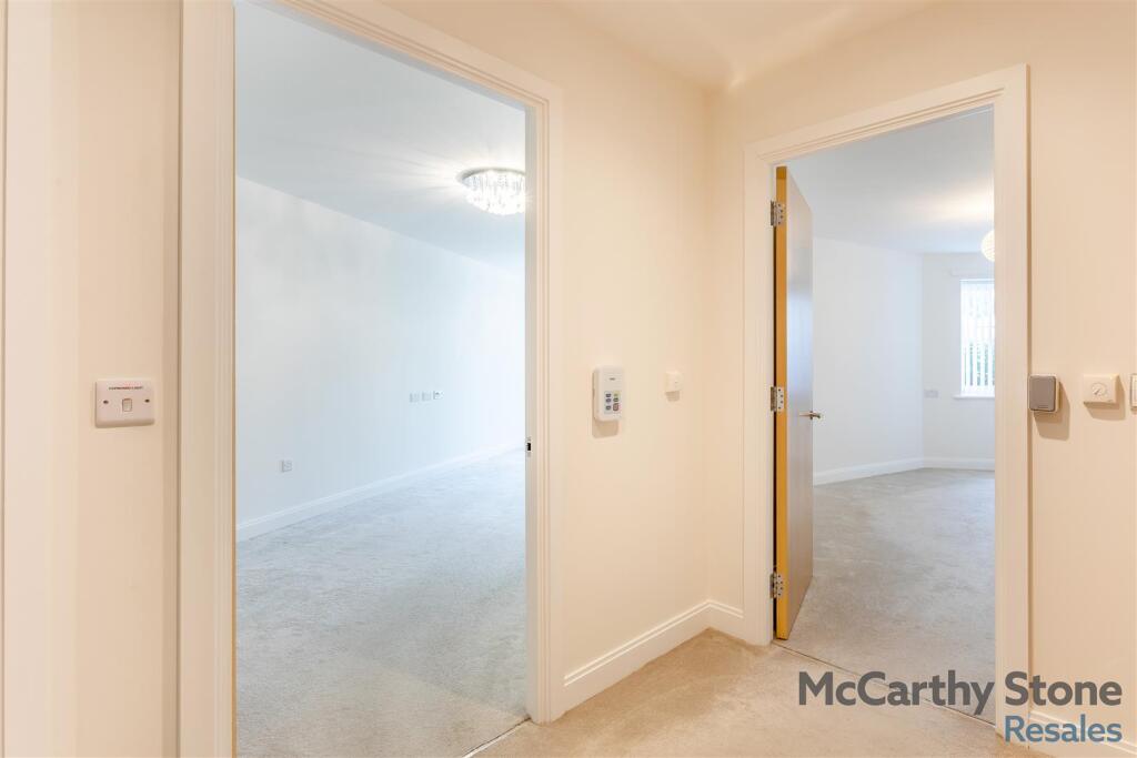 8657584-interior04.jpg