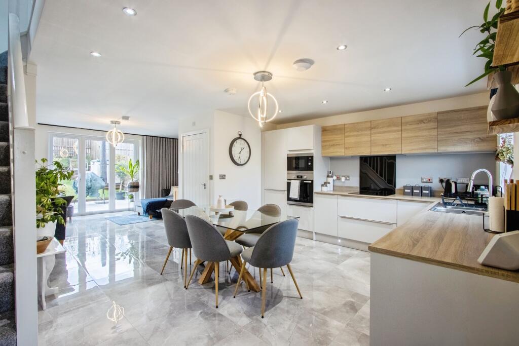 Lounge / Kitchen