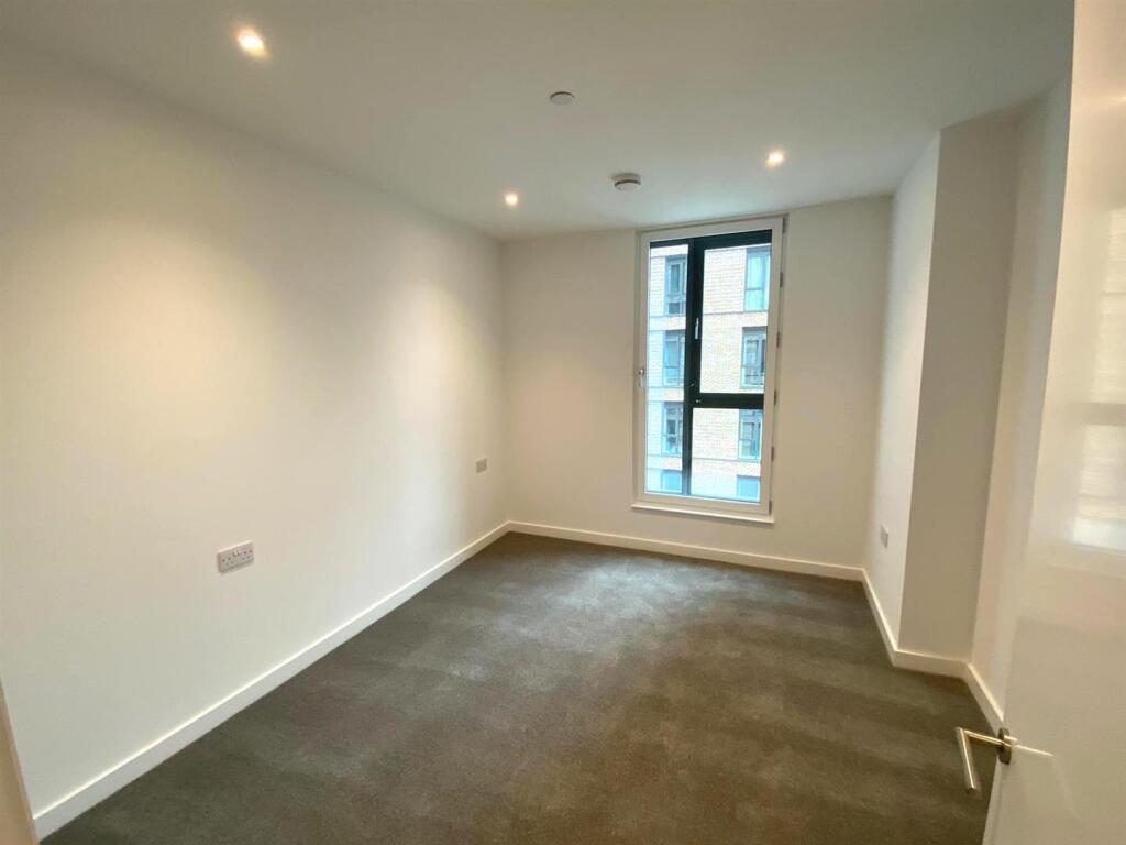 Bedroom 1.jpg