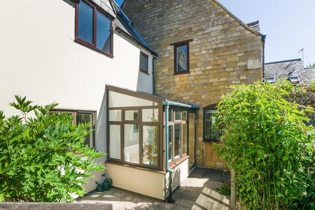 12 Wolds End Close-4.jpg