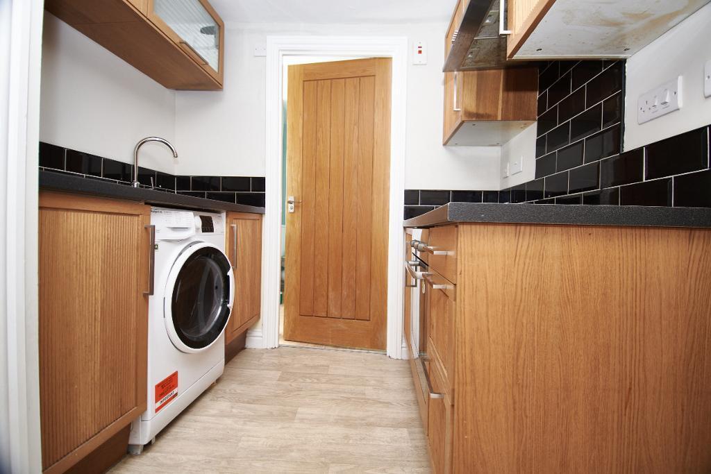 Kitchen photo 1