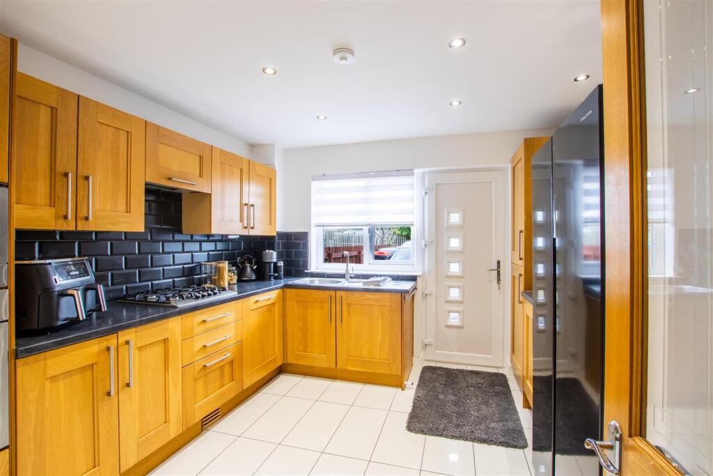 kitchen-1.jpg