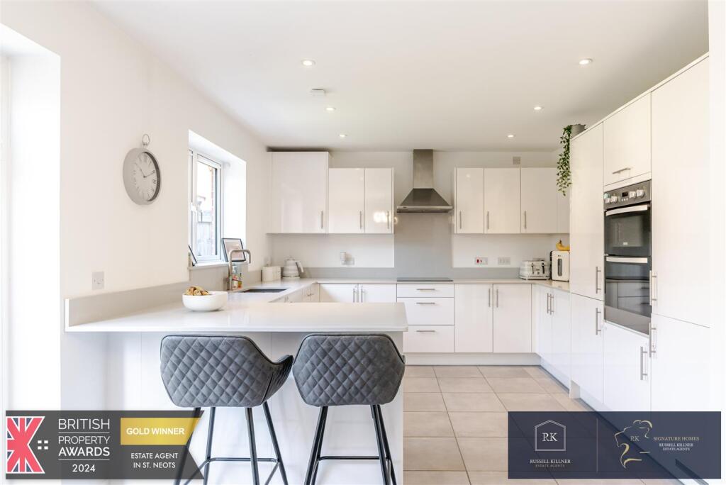 Kitchen Family Room.