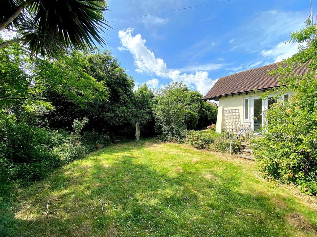 2 Sutherland ave - Garden to use4.jpg