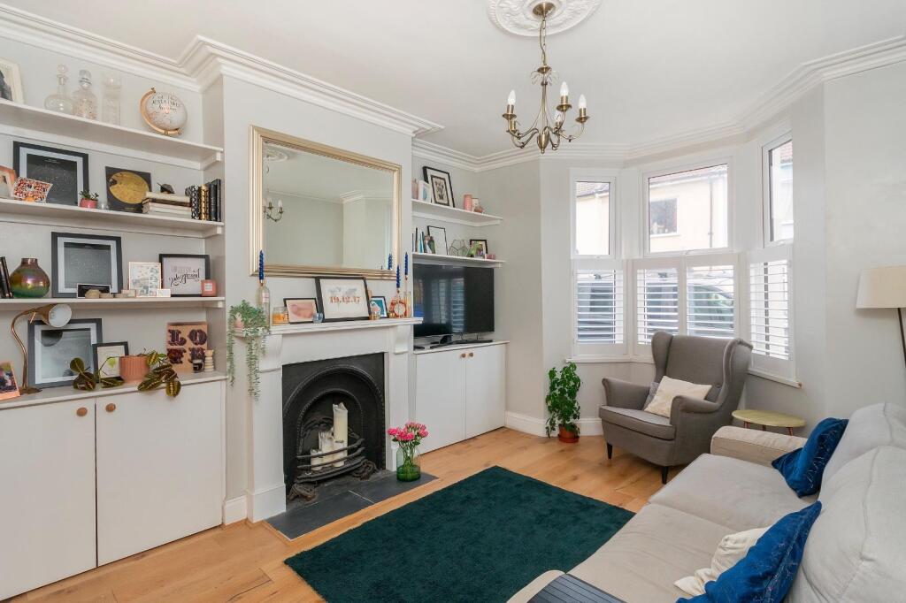 1G5SBR - Living Room C.jpg