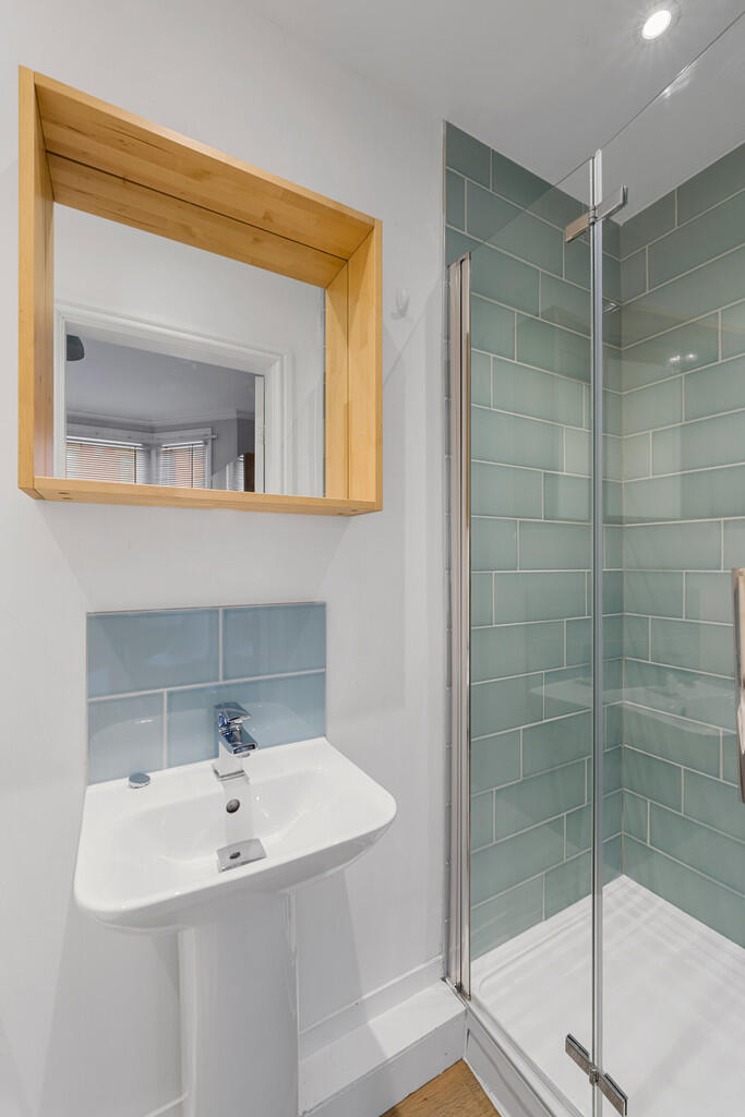 18 Gresford Avenu...