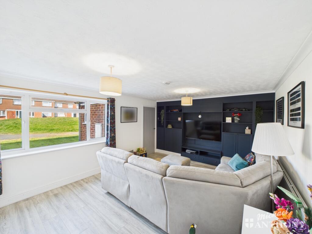 CAM02773G0-PR0270-STILL008