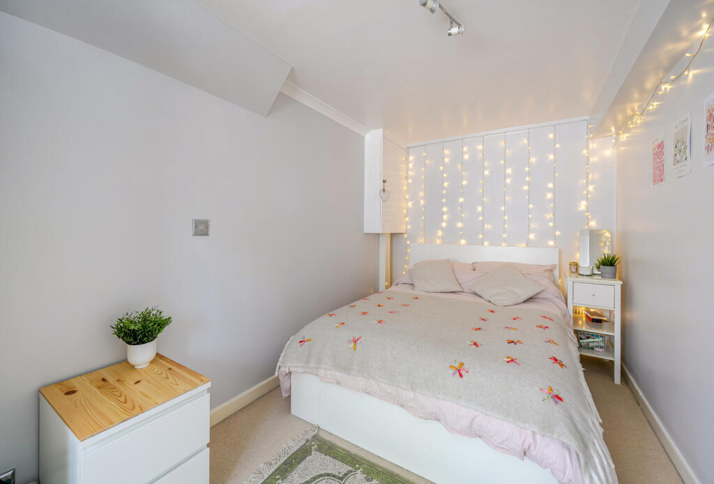 1300183-15-683d6b...