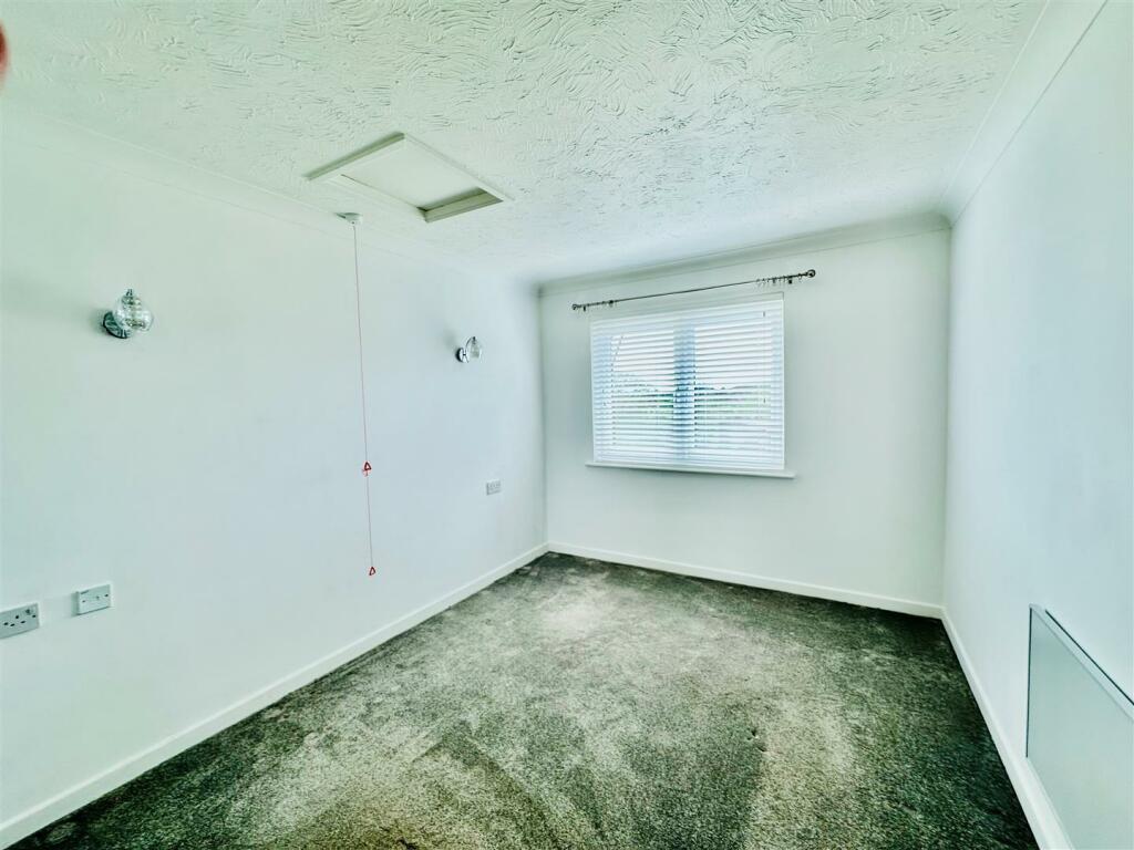 bedroom 2 2.jpg