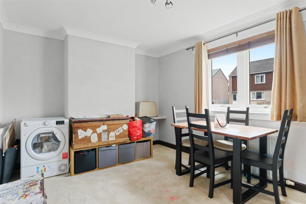 Bedroom/Dining Room